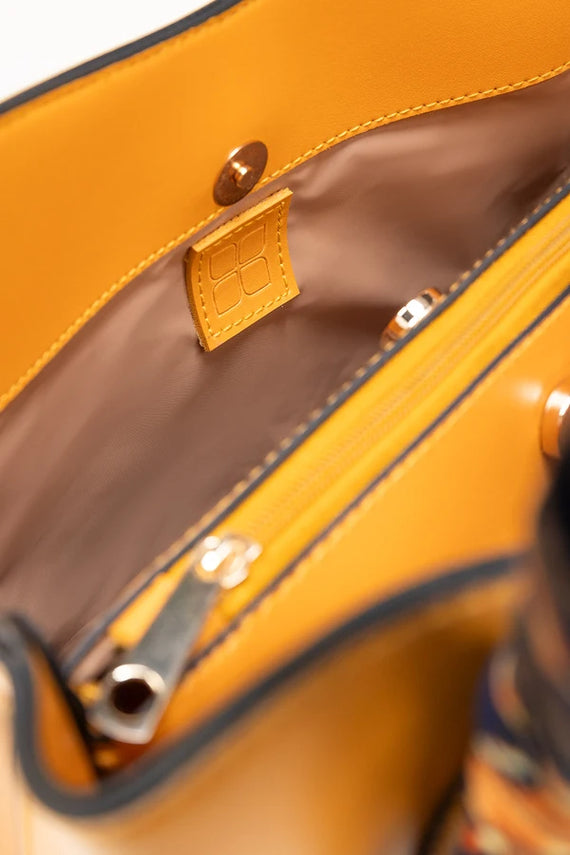 Yellow Shoulder